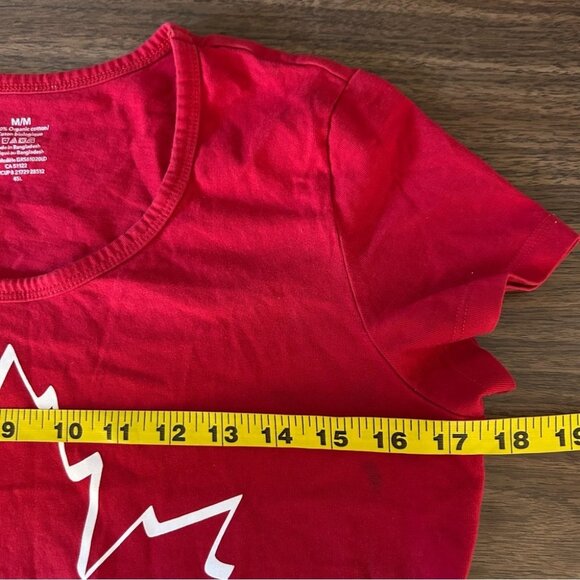 **Maple leaf Red Graphic Women's Top M - Picture 6 of 7